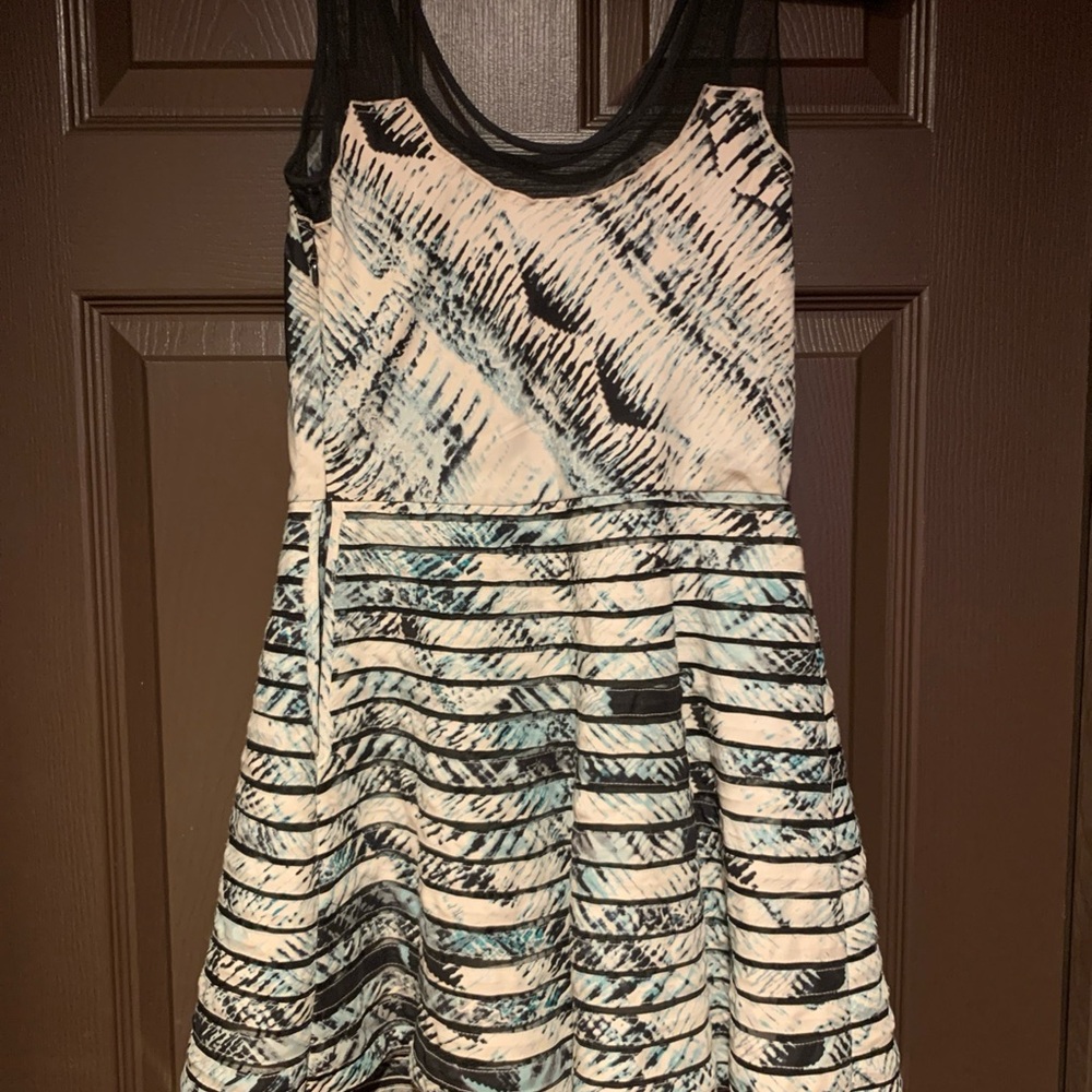 Parker women’s silk blend Sleeveless dress S aqua black unique pattern